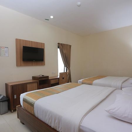 Hotel Kristina Malioboro Джокякарта Екстериор снимка
