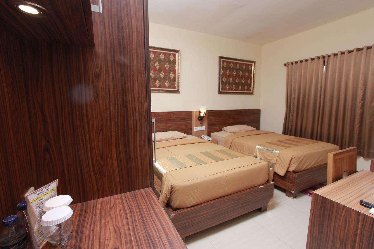 Hotel Kristina Malioboro Джокякарта Екстериор снимка