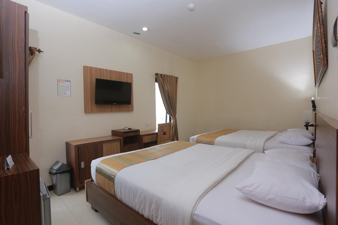 Hotel Kristina Malioboro Джокякарта Екстериор снимка
