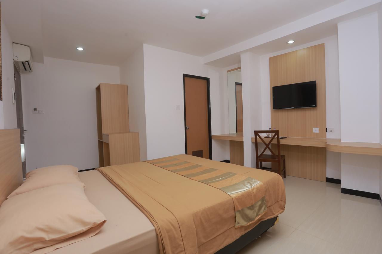 Hotel Kristina Malioboro Джокякарта Екстериор снимка