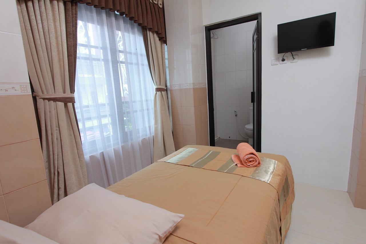 Hotel Kristina Malioboro Джокякарта Екстериор снимка
