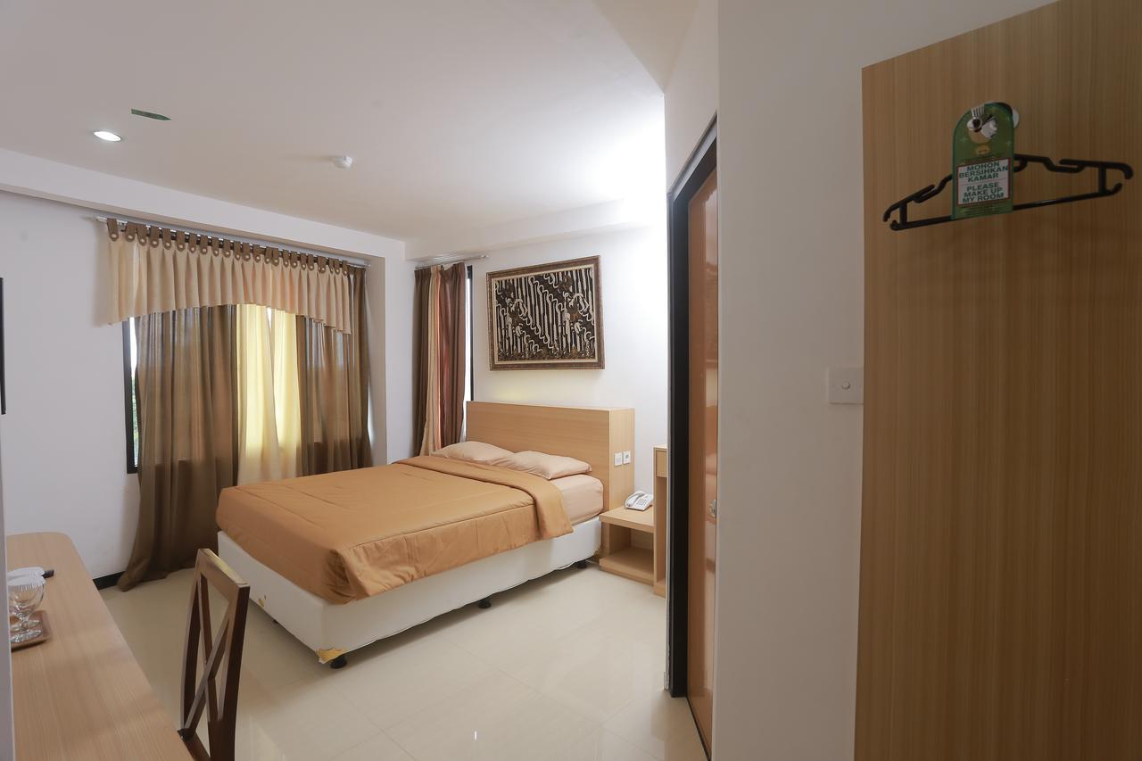 Hotel Kristina Malioboro Джокякарта Екстериор снимка