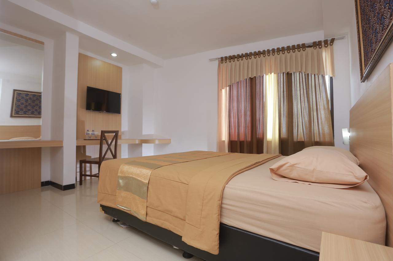 Hotel Kristina Malioboro Джокякарта Екстериор снимка