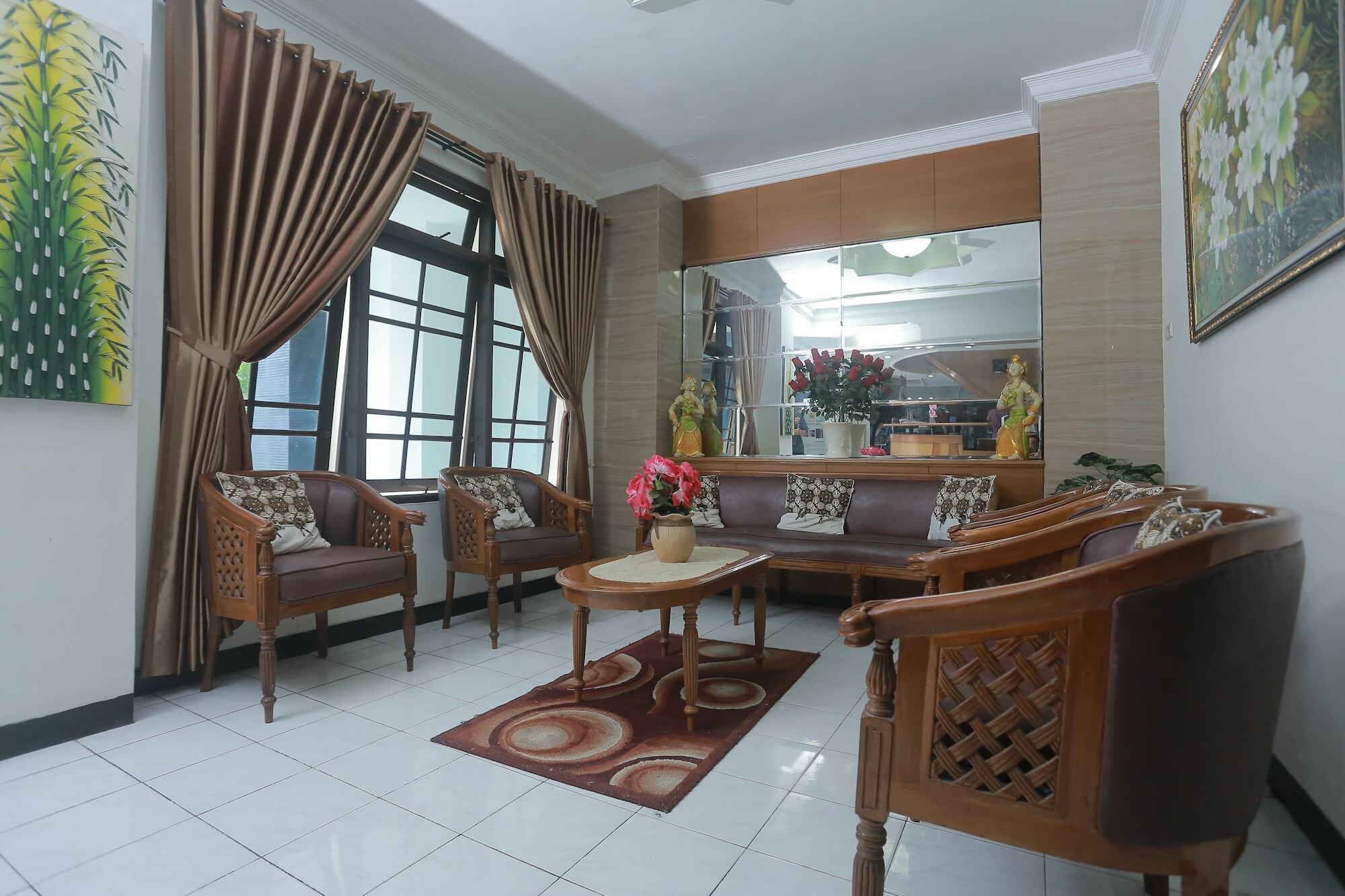 Hotel Kristina Malioboro Джокякарта Екстериор снимка